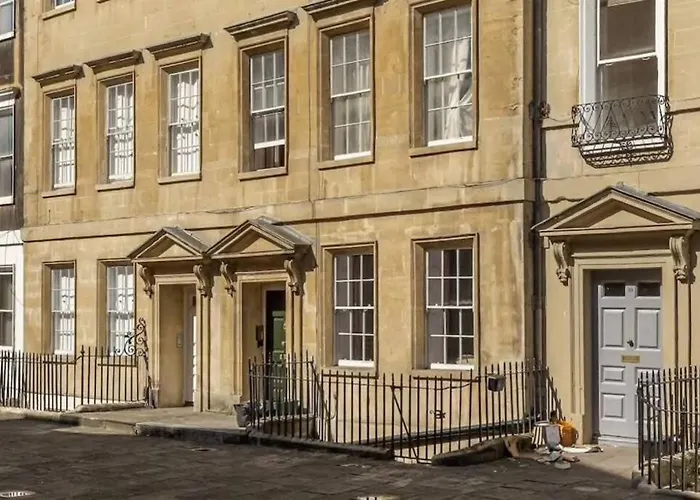 Georgian Apartment Located In The Center Of Bath.